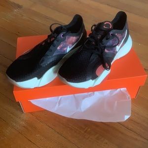 Nike Sneakers Size 5 Youth